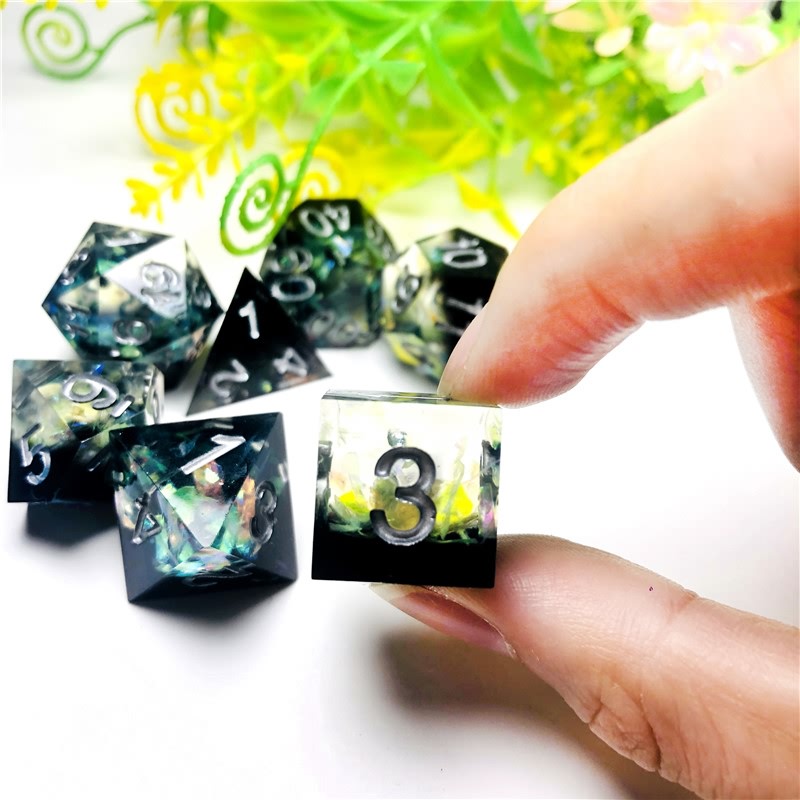 Black and green dice set with sharp corners (17)